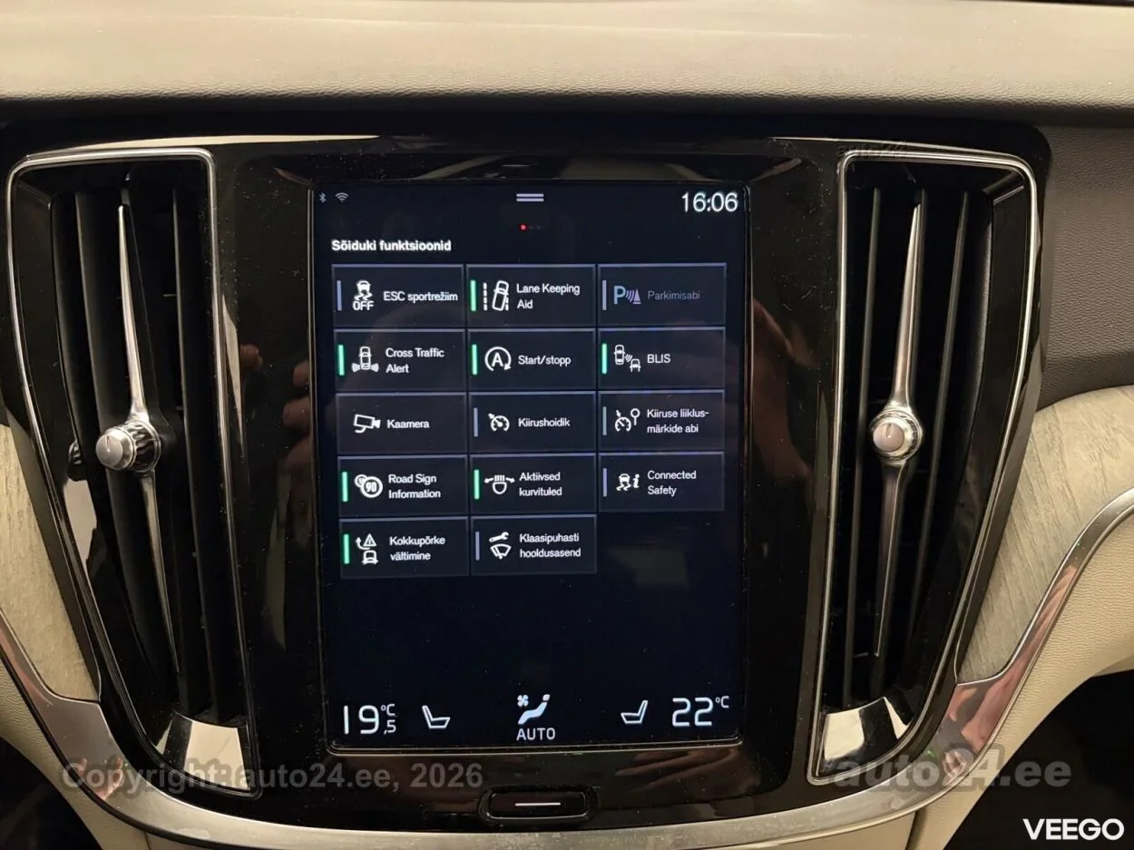 Volvo V60 AWD T8 2 228kW