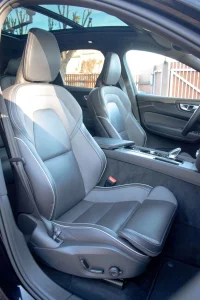 Volvo XC60 Ultra DARK Intelli PRO Xenium Wntr 2 184kW thumbnail