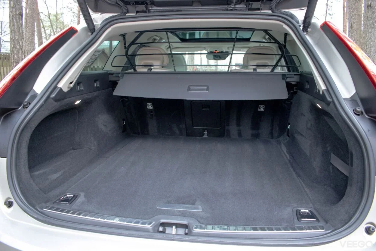 Volvo V90 Cross Country PRO Intelli Safe PRO Xenium Wntr 2 235kW