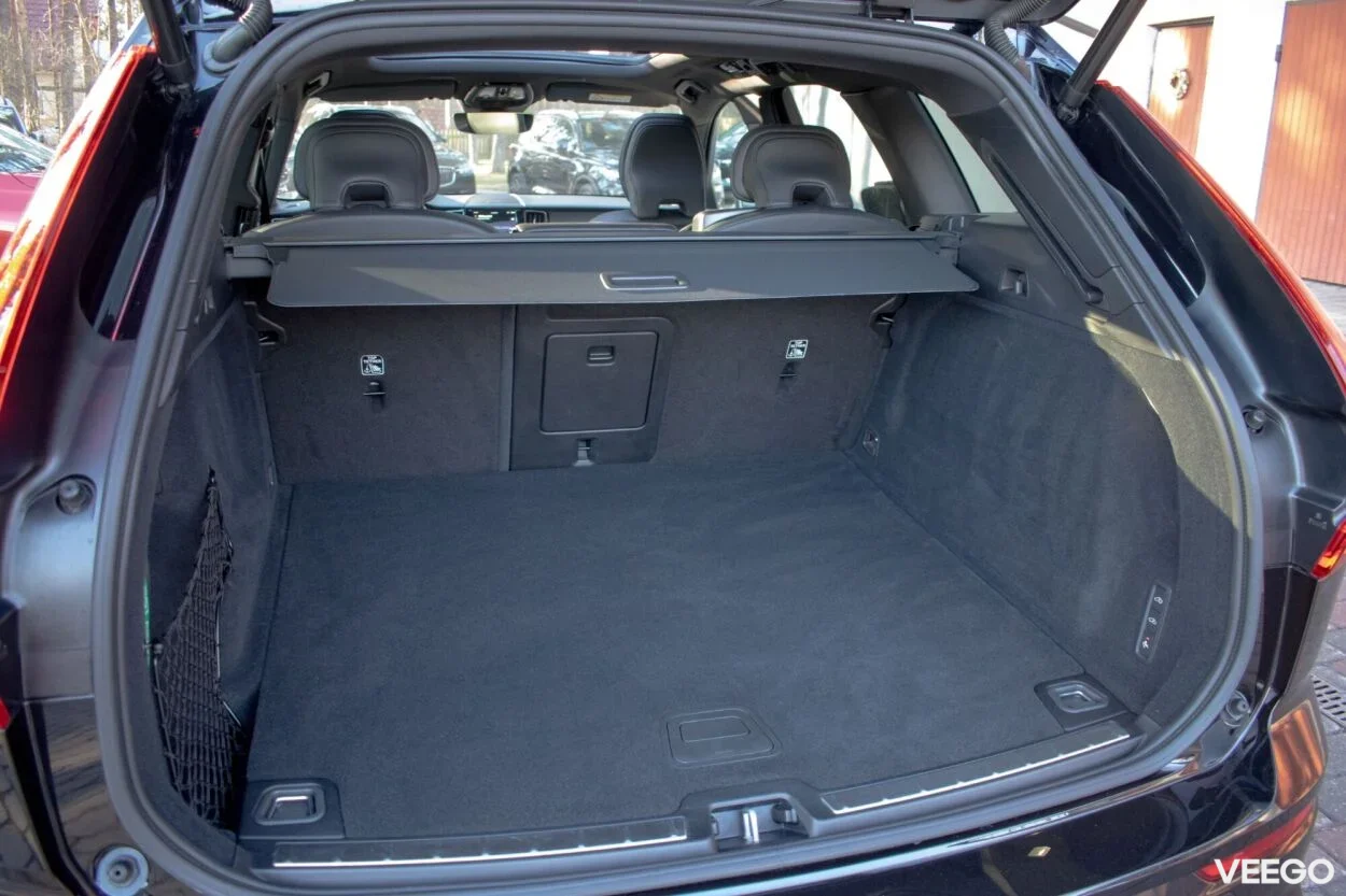 Volvo XC60 Ultra DARK Intelli PRO Xenium Wntr 2 184kW