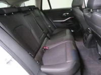 BMW 330 3.0 210kW thumbnail