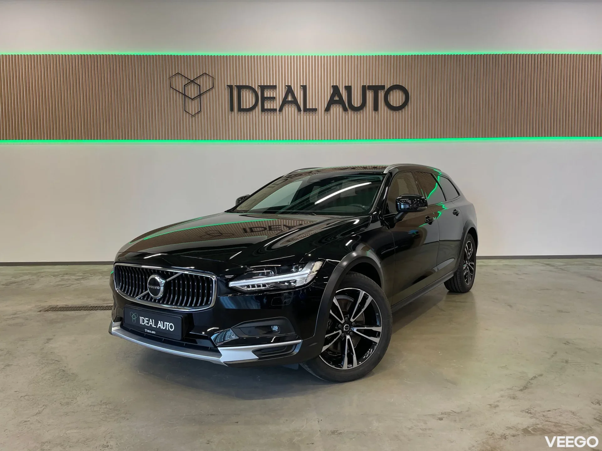 Volvo V90 Cross Country AWD Momentum 2 145kW