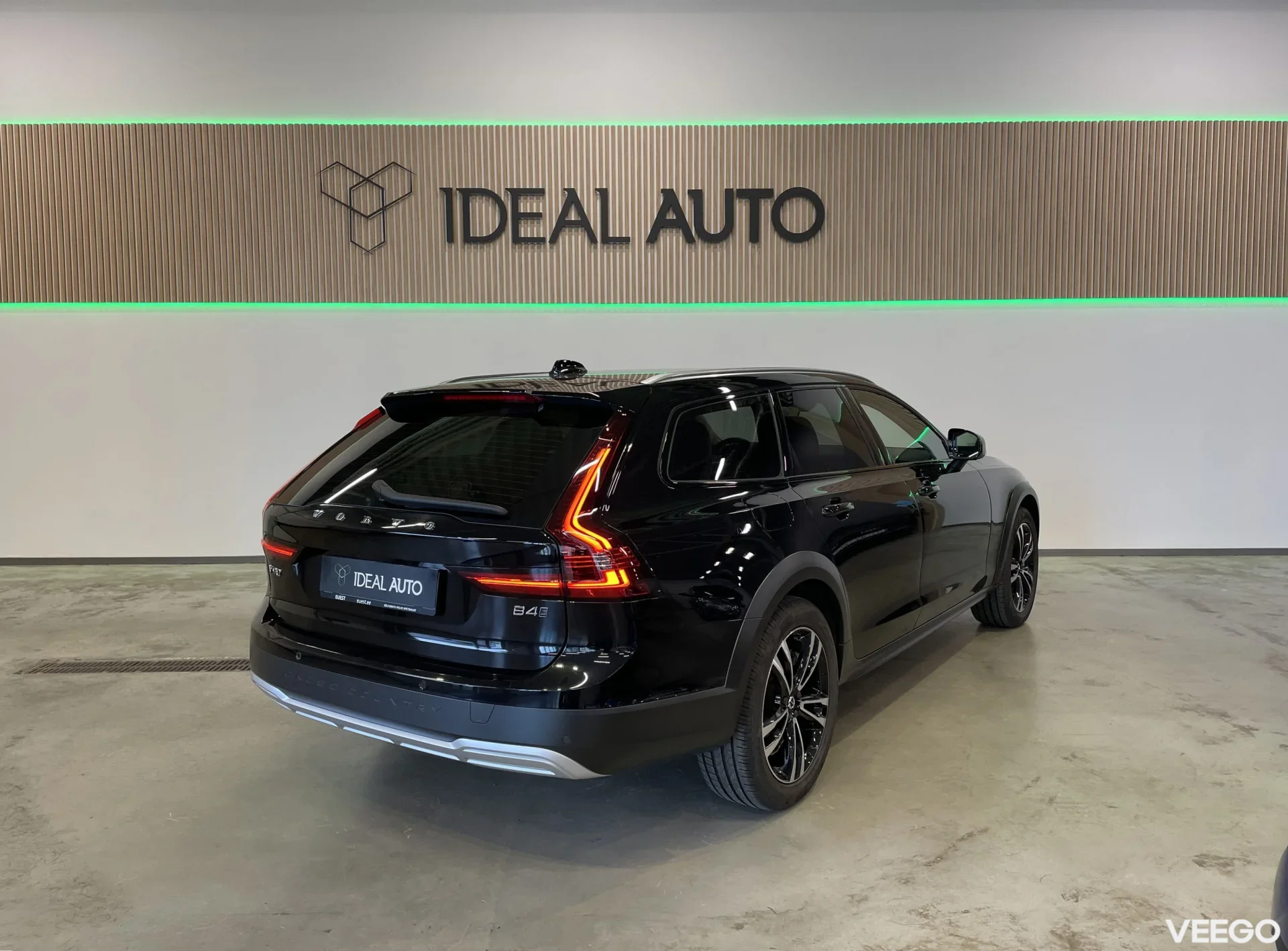 Volvo V90 Cross Country AWD Momentum 2 145kW