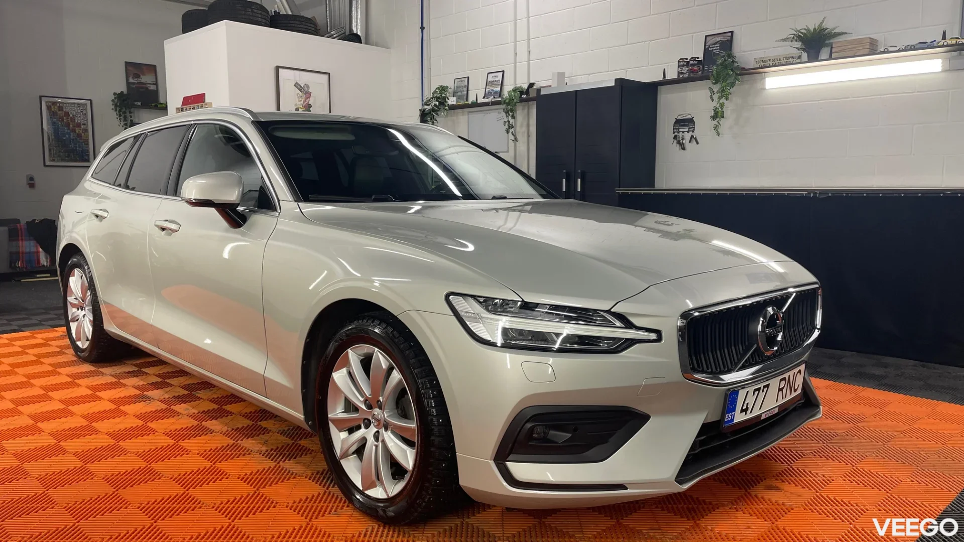 Volvo V60 Momentum Advanced SE 2.0 145kW