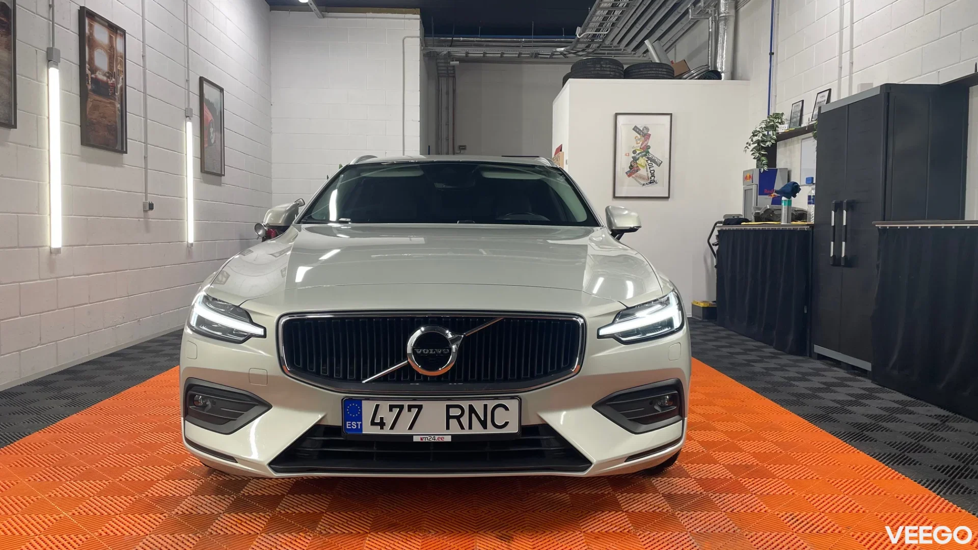 Volvo V60 Momentum Advanced SE 2.0 145kW