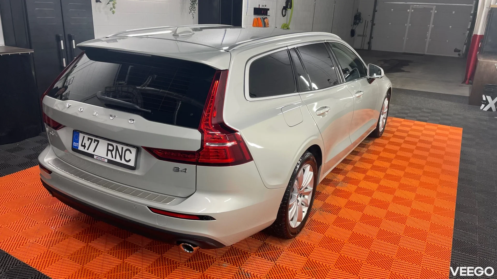 Volvo V60 Momentum Advanced SE 2.0 145kW