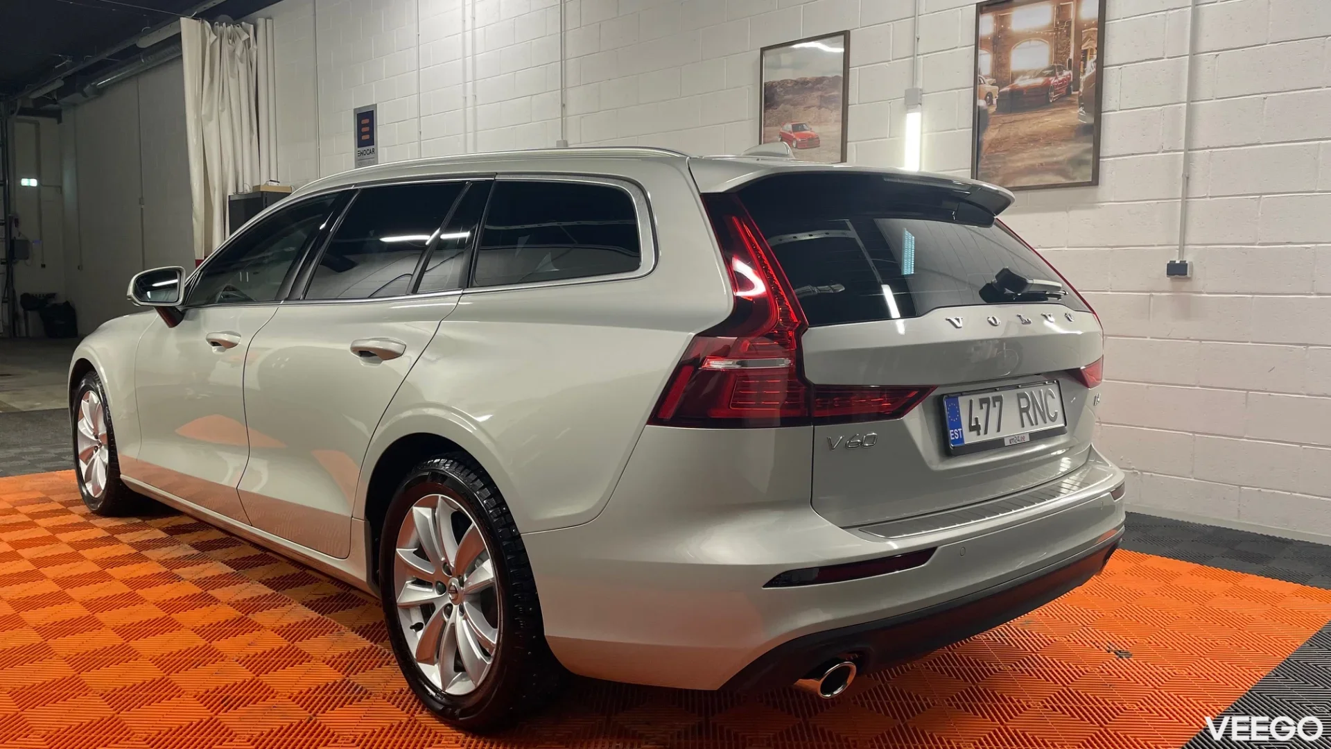 Volvo V60 Momentum Advanced SE 2.0 145kW