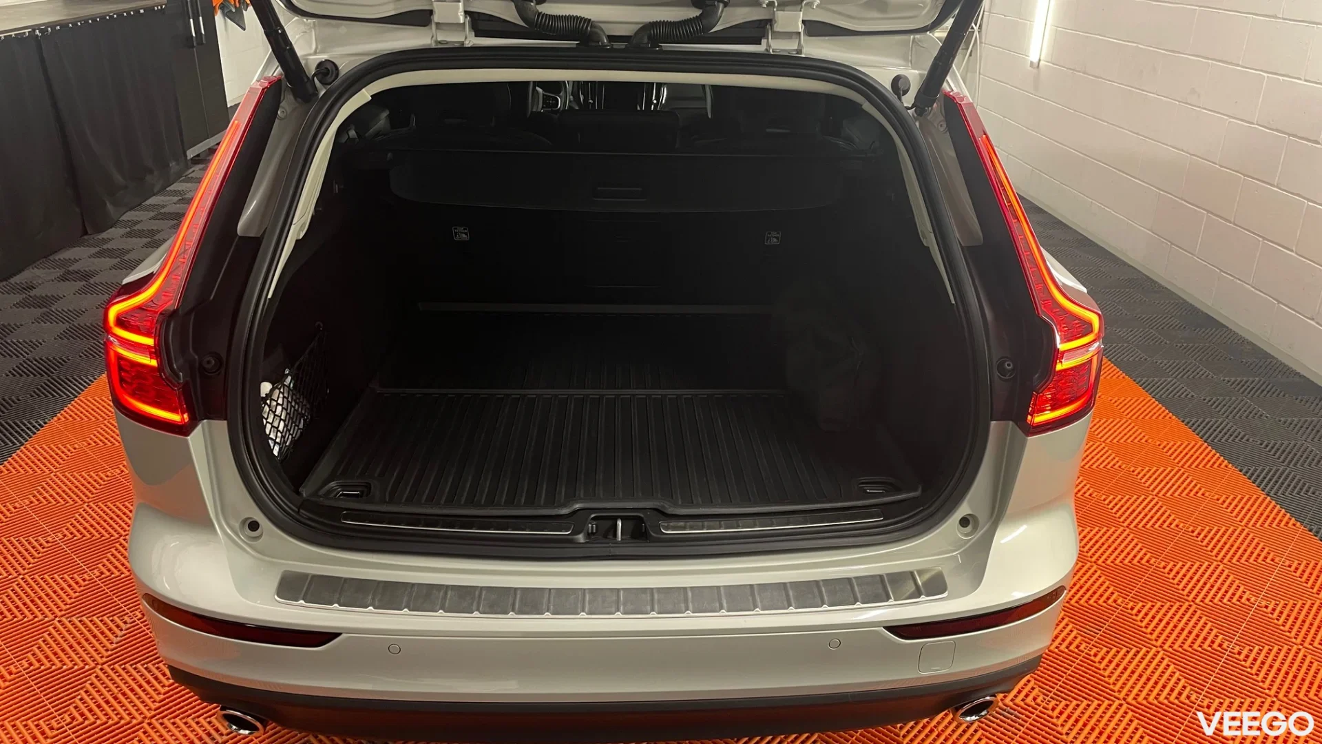 Volvo V60 Momentum Advanced SE 2.0 145kW