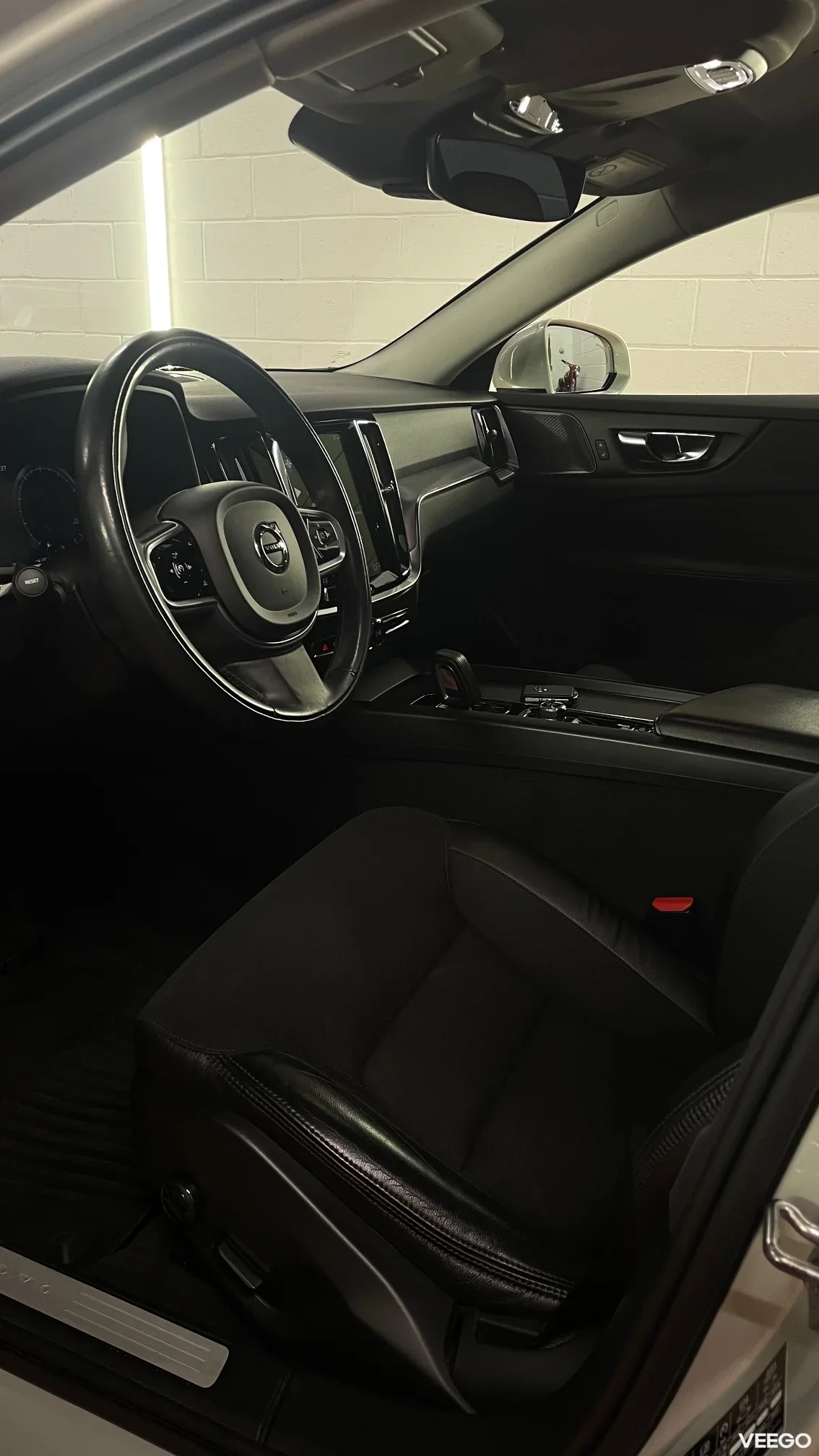 Volvo V60 Momentum Advanced SE 2.0 145kW