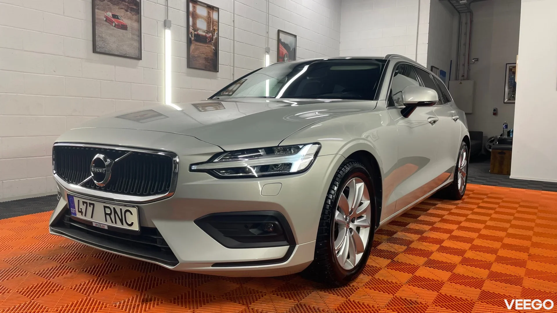 Volvo V60 Momentum Advanced SE 2.0 145kW
