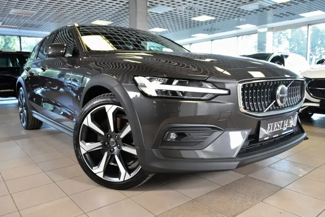 Image of Volvo V60 Cross Country LUXURY+ B&W ULTIMATE BRIGHT XENIUM INTELLI FULL 2 184kW