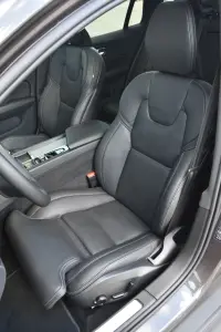 Volvo V60 Cross Country LUXURY+ B&W ULTIMATE BRIGHT XENIUM INTELLI FULL 2 184kW thumbnail