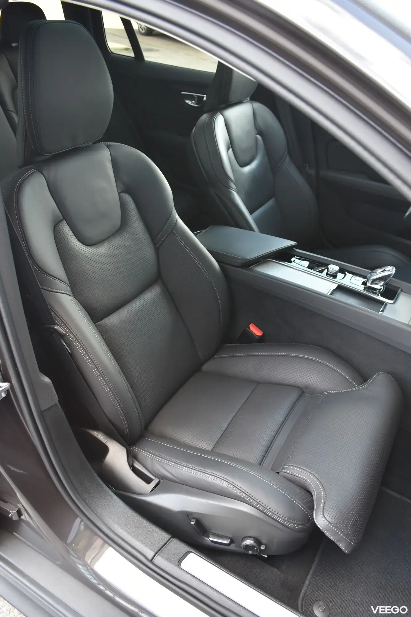 Volvo V60 Cross Country LUXURY+ B&W ULTIMATE BRIGHT XENIUM INTELLI FULL 2 184kW