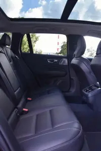 Volvo V60 Cross Country LUXURY+ B&W ULTIMATE BRIGHT XENIUM INTELLI FULL 2 184kW thumbnail