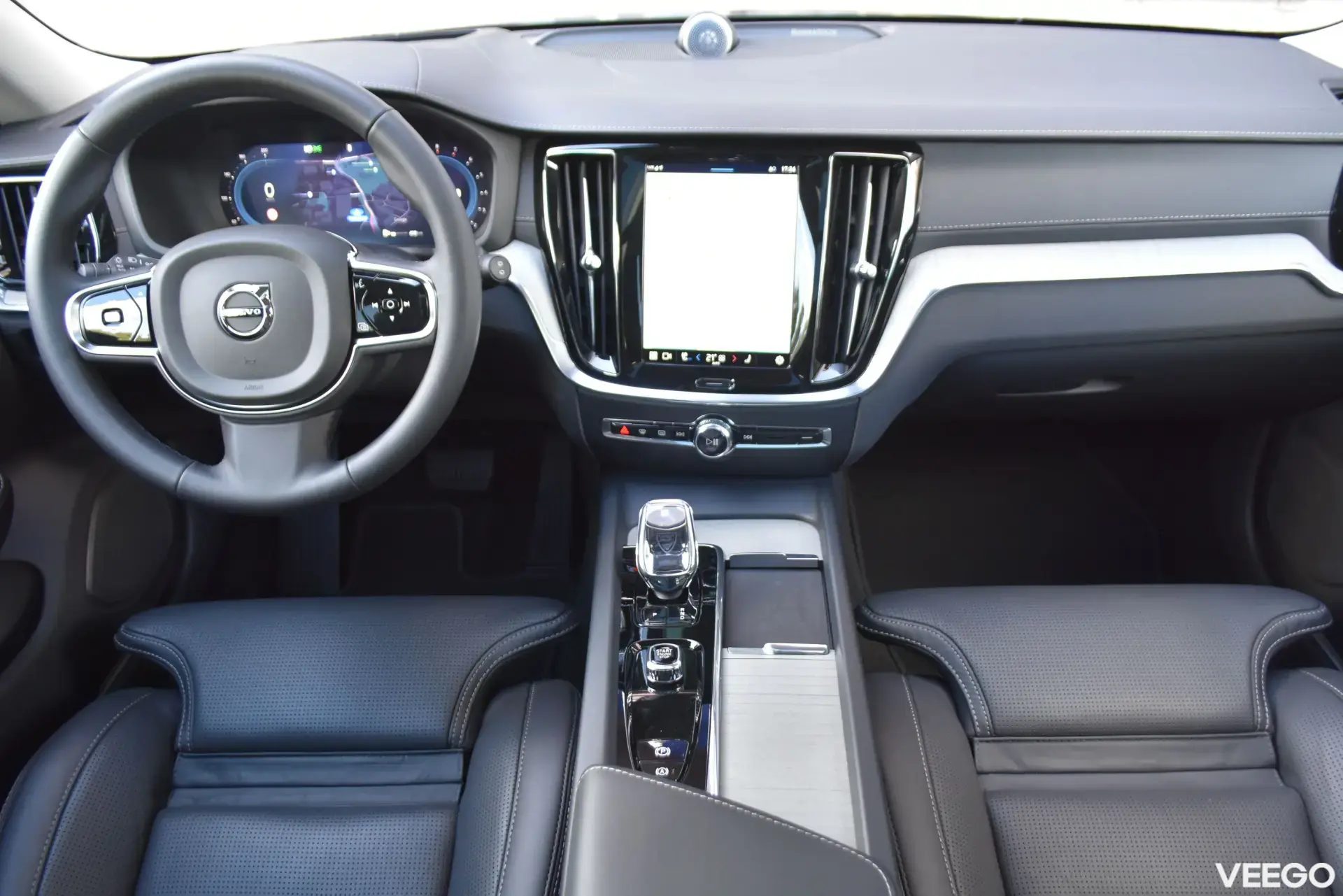 Volvo V60 Cross Country LUXURY+ B&W ULTIMATE BRIGHT XENIUM INTELLI FULL 2 184kW