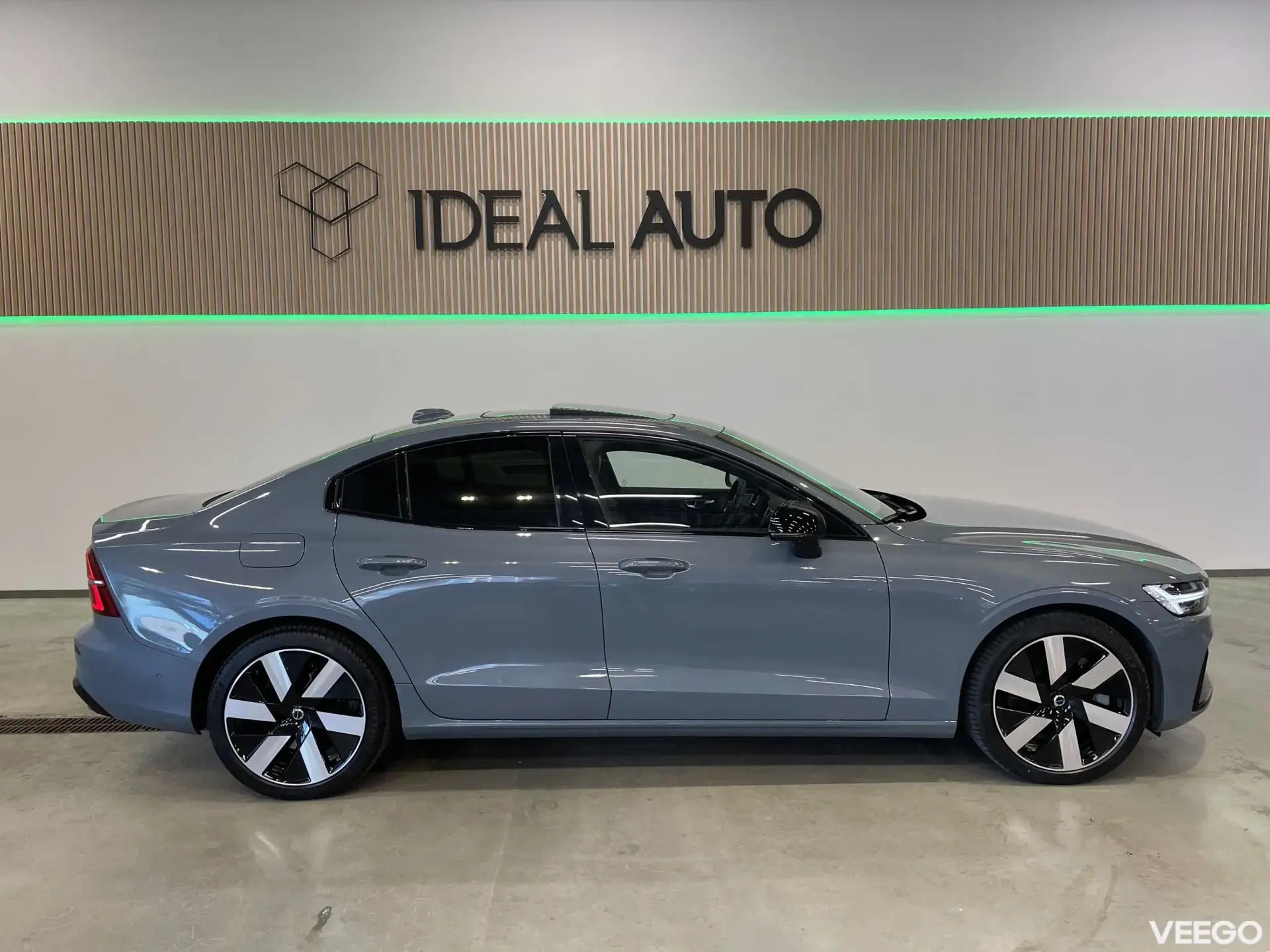 Volvo S60 AWD ULTIMATE DARK 228kW