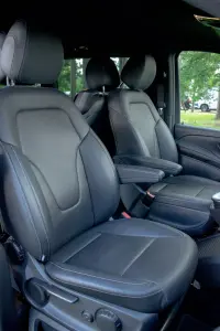 Mercedes-Benz V250 AMG Night Assist Wntr M1 N1 2 140kW thumbnail