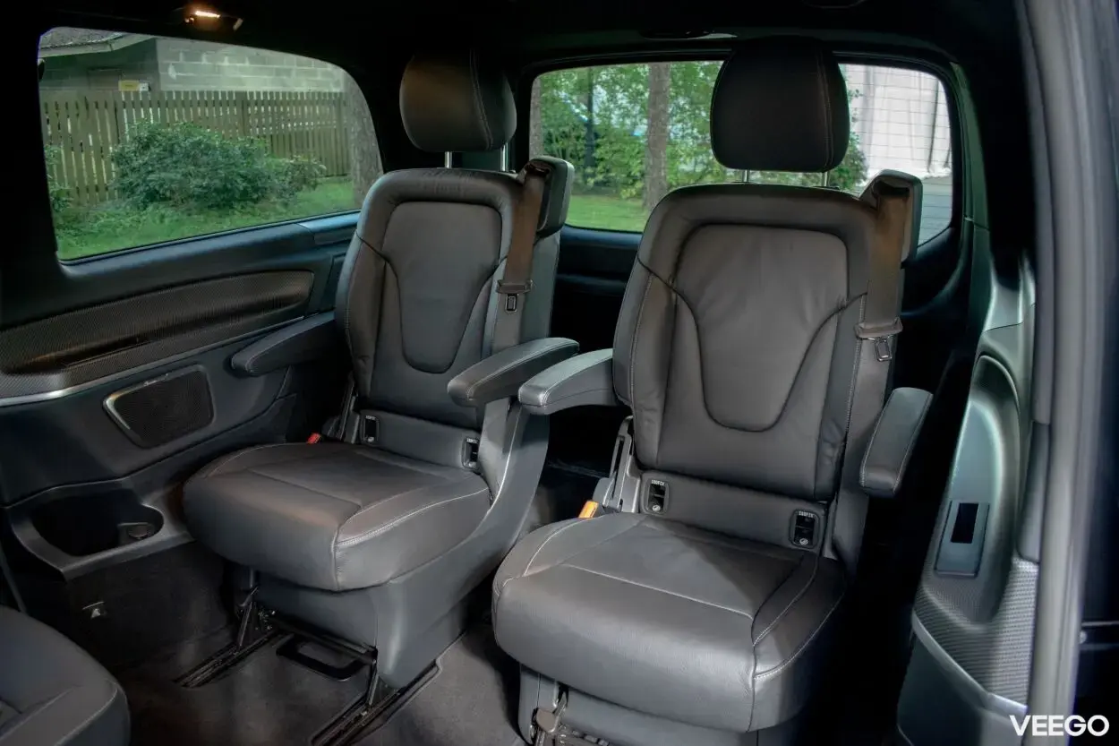 Mercedes-Benz V250 AMG Night Assist Wntr M1 N1 2 140kW