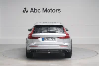 Volvo V60 Cross Country - 2 145kW thumbnail