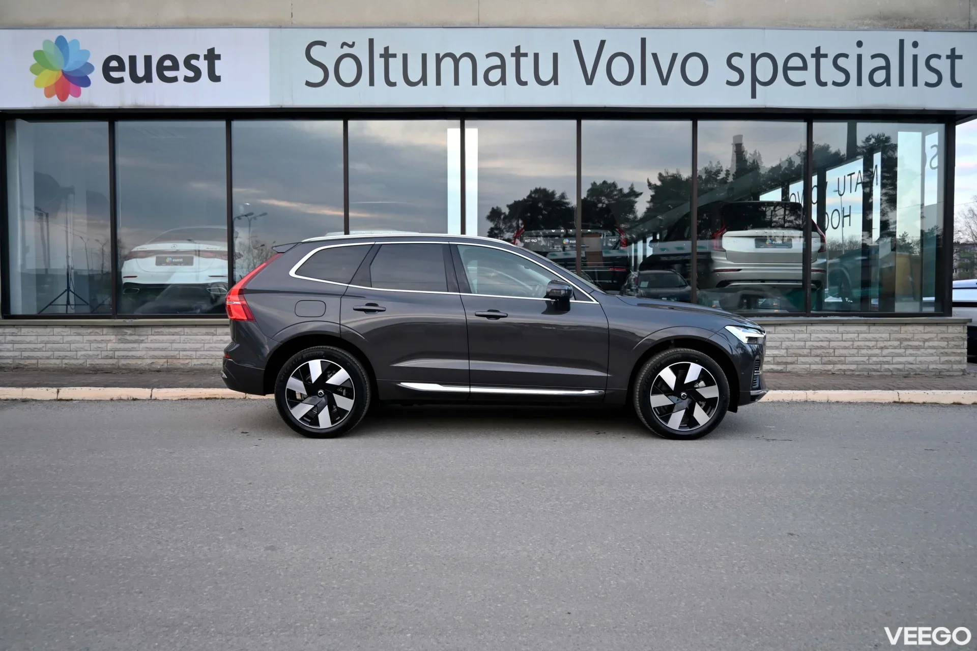 Volvo XC60 AWD B&W LUXURY+ ULTRA BRIGHT XENIUM INTELLI PRO MY25 2 293kW