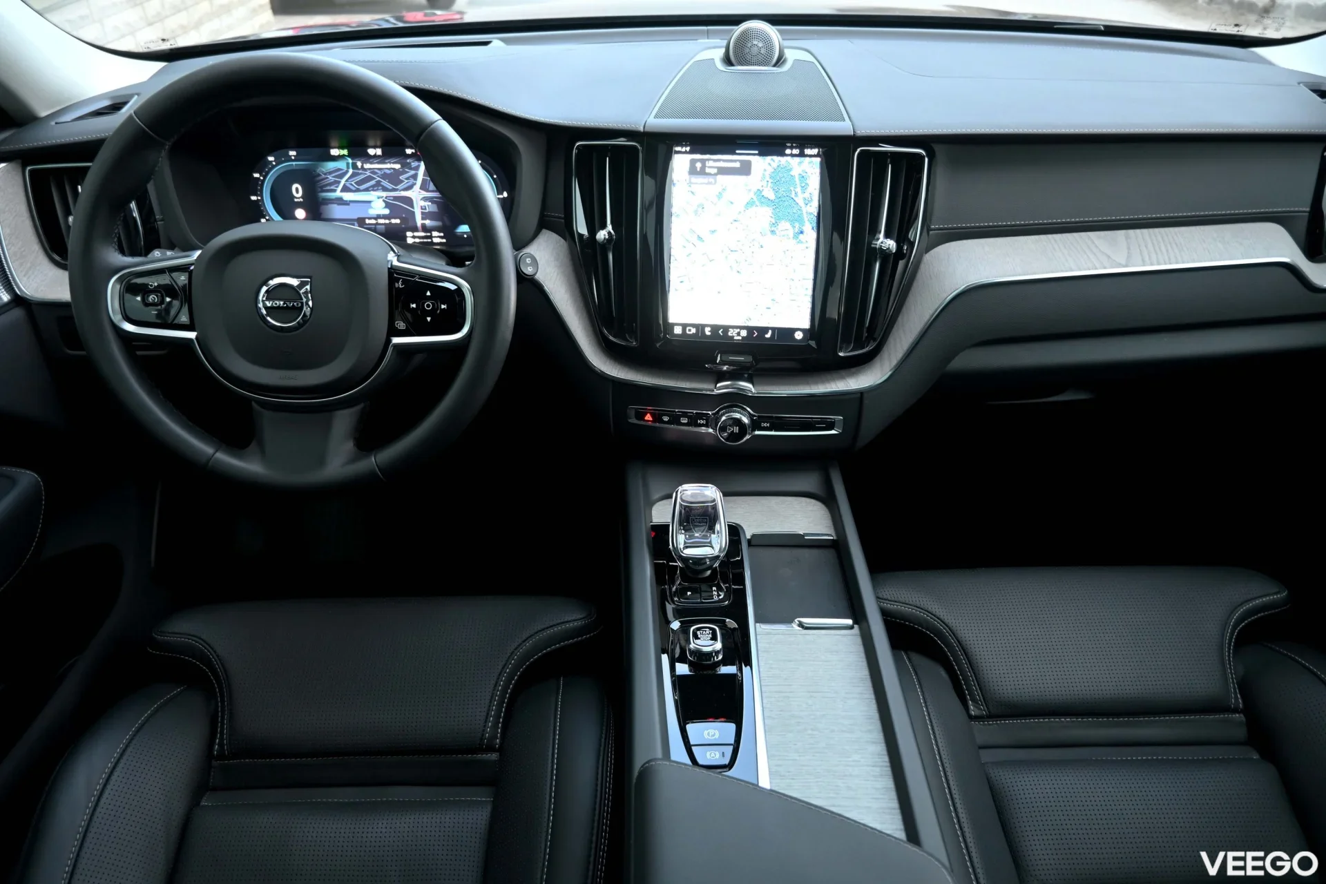 Volvo XC60 AWD B&W LUXURY+ ULTRA BRIGHT XENIUM INTELLI PRO MY25 2 293kW