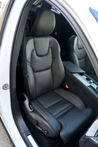 Volvo XC60 AWD B&W LUXURY+ ULTRA BRIGHT XENIUM INTELLI PRO MY25 2 293kW thumbnail