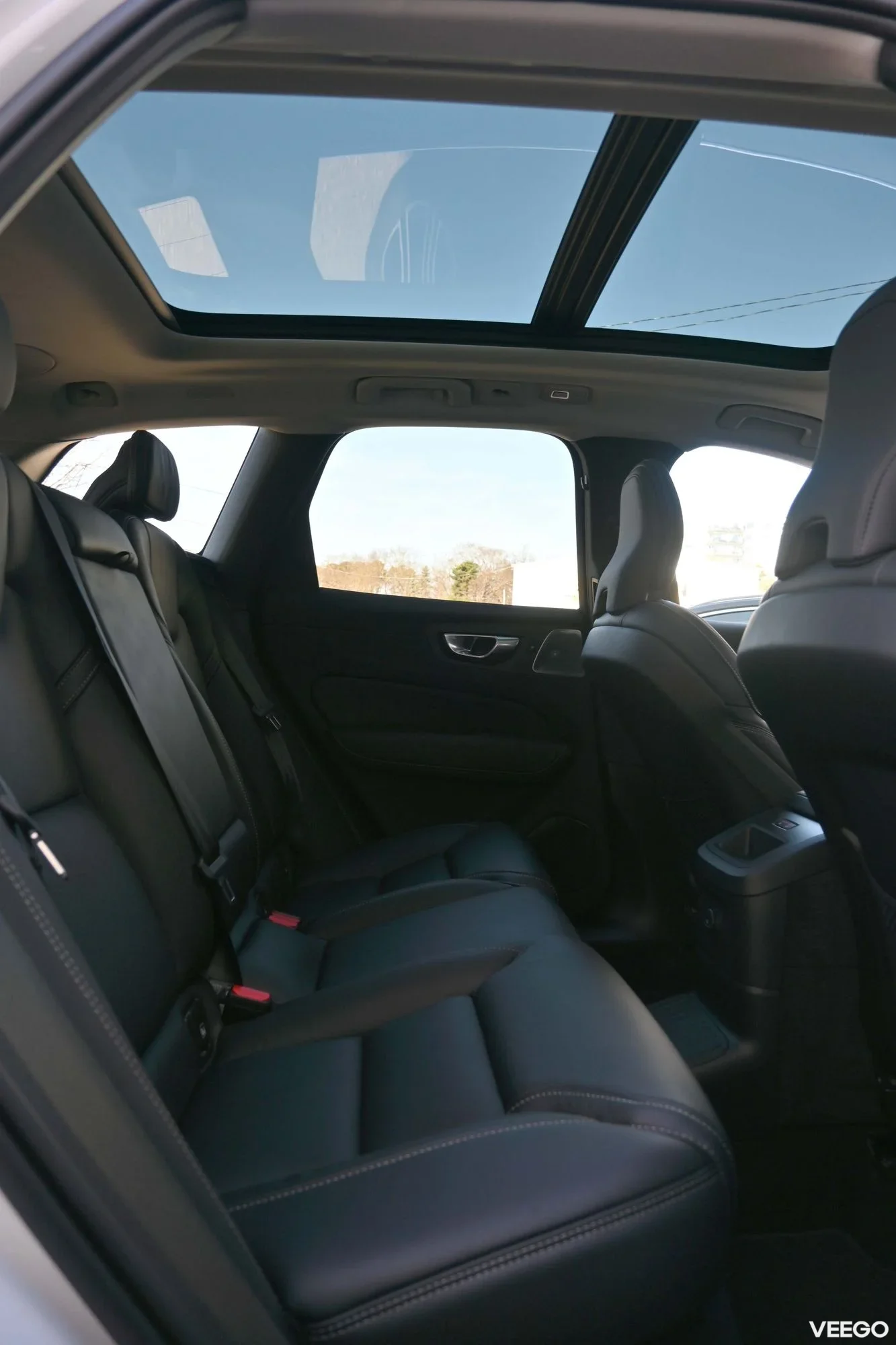 Volvo XC60 AWD B&W LUXURY+ ULTRA BRIGHT XENIUM INTELLI PRO MY25 2 293kW