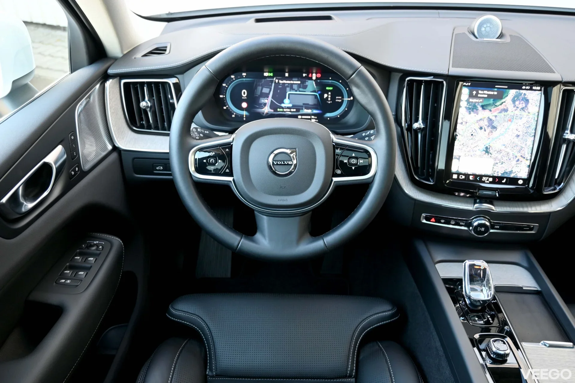 Volvo XC60 AWD B&W LUXURY+ ULTRA BRIGHT XENIUM INTELLI PRO MY25 2 293kW