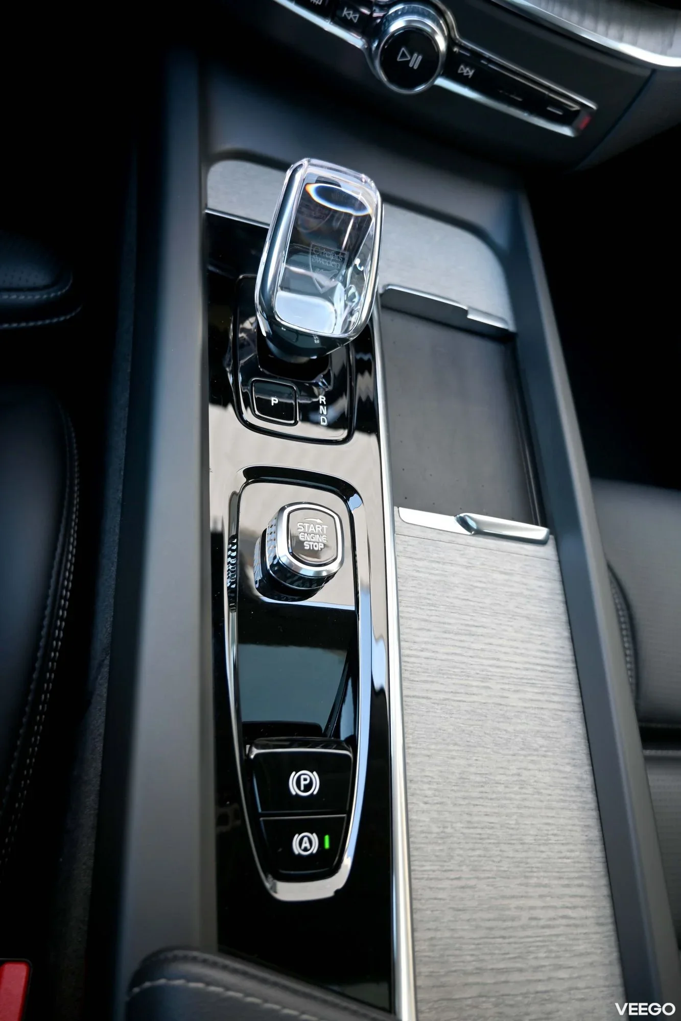 Volvo XC60 AWD B&W LUXURY+ ULTRA BRIGHT XENIUM INTELLI PRO MY25 2 293kW