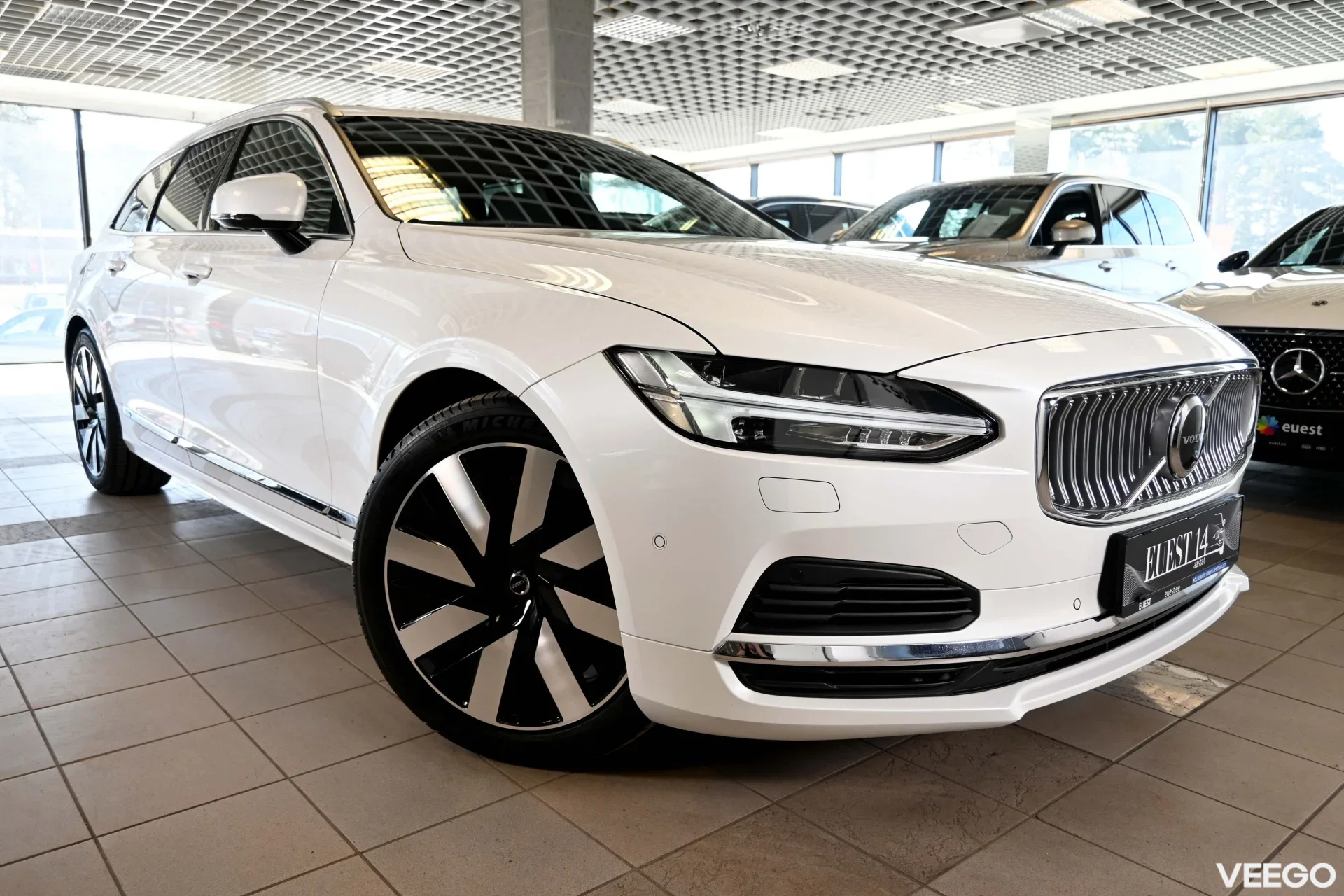 Volvo V90 AWD T8 B&W ULTRA BRIGHT XENIUM INTELLI SAFE PRO 2 335kW