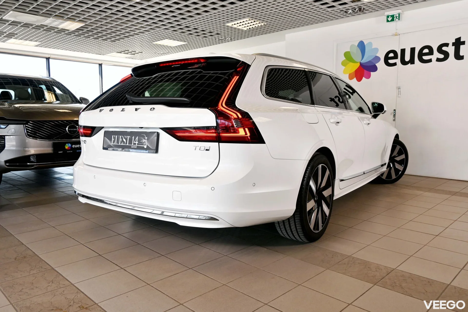 Volvo V90 AWD T8 B&W ULTRA BRIGHT XENIUM INTELLI SAFE PRO 2 335kW