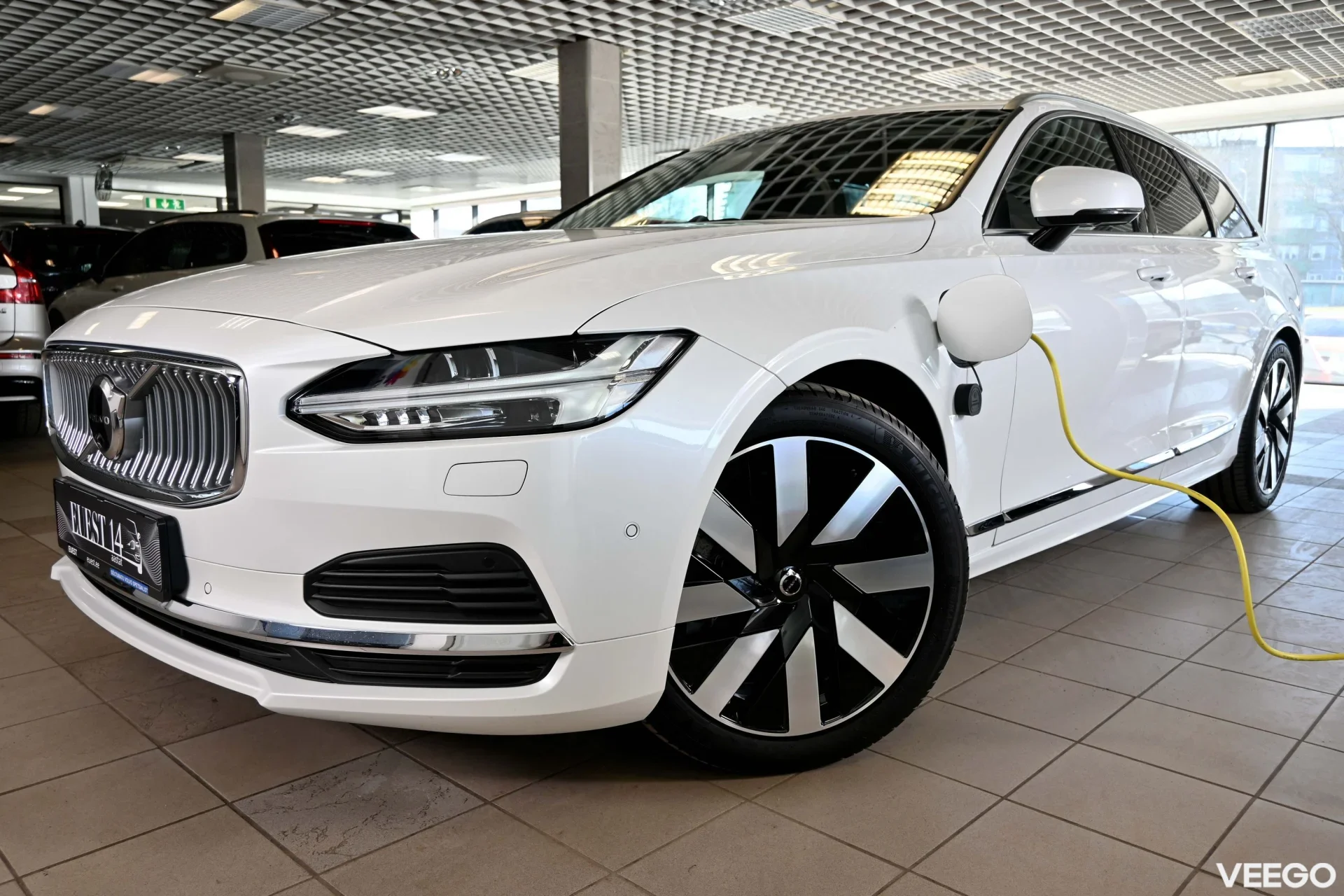 Volvo V90 AWD T8 B&W ULTRA BRIGHT XENIUM INTELLI SAFE PRO 2 335kW