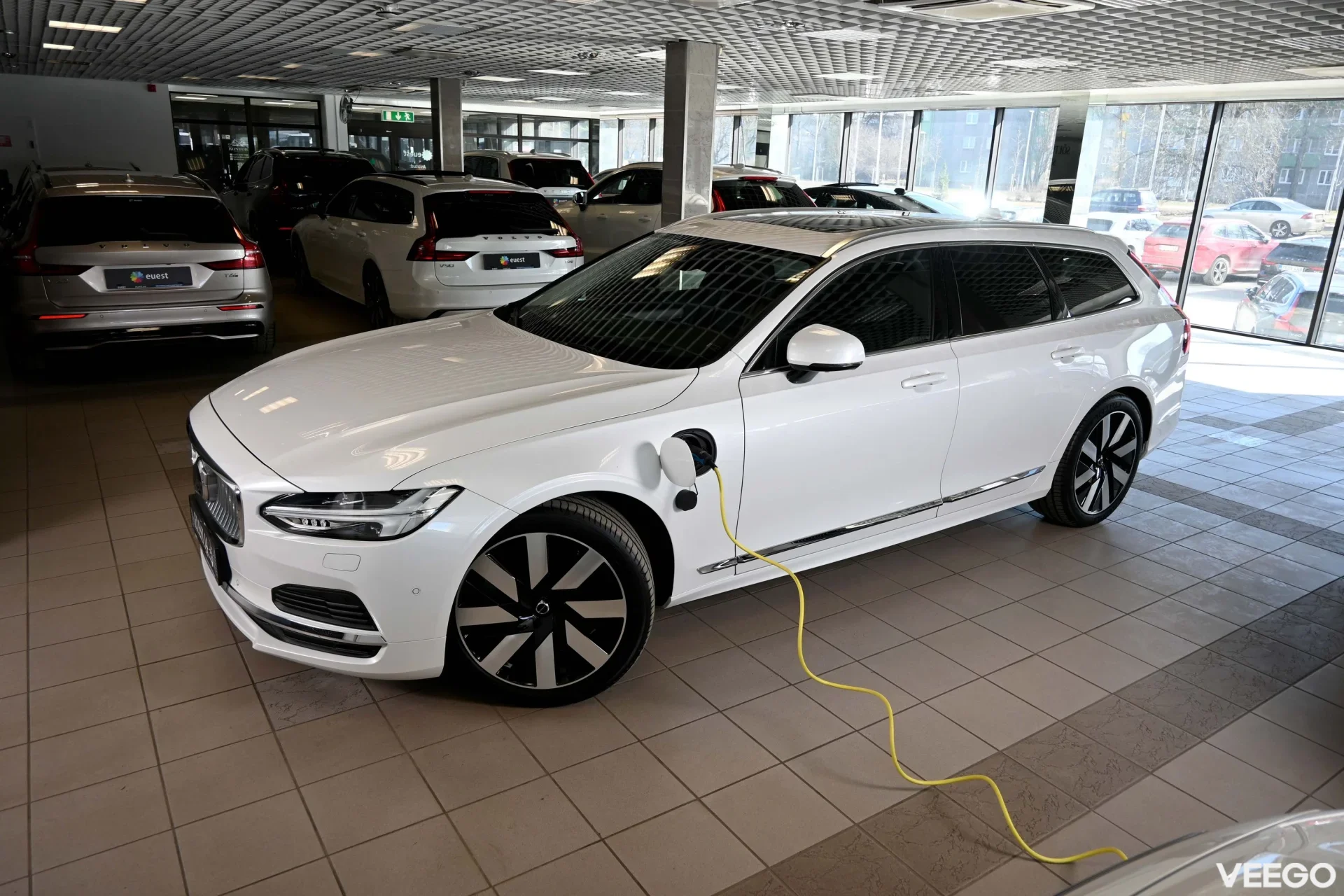 Volvo V90 AWD T8 B&W ULTRA BRIGHT XENIUM INTELLI SAFE PRO 2 335kW