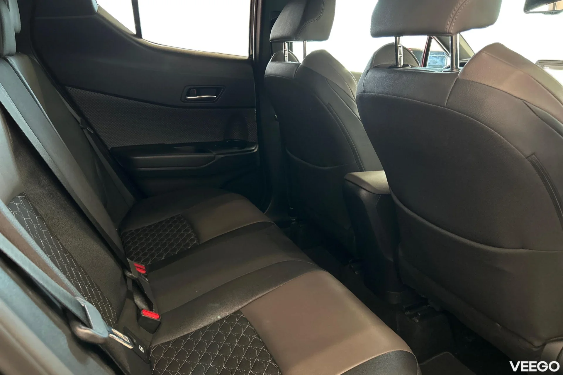 Toyota C-HR Luxury Hybrid 1.8 72kW