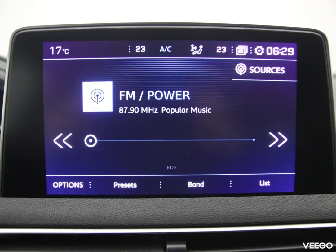 Peugeot 5008 1.5 96kW
