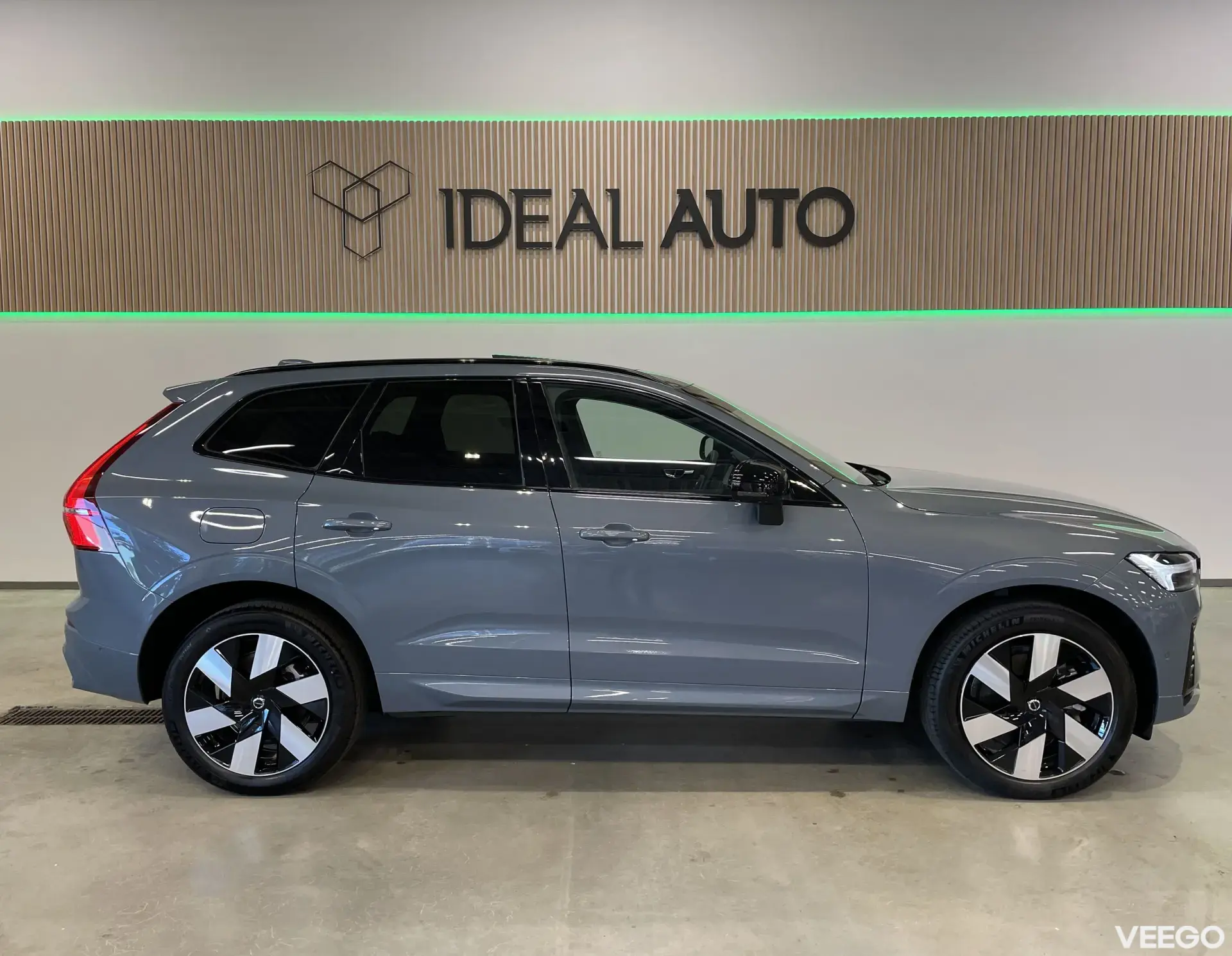 Volvo XC60 AWD PLUS DARK 335kW