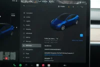 Tesla Model Y LONG RANGE DUAL MOTOR AWD 190kW thumbnail