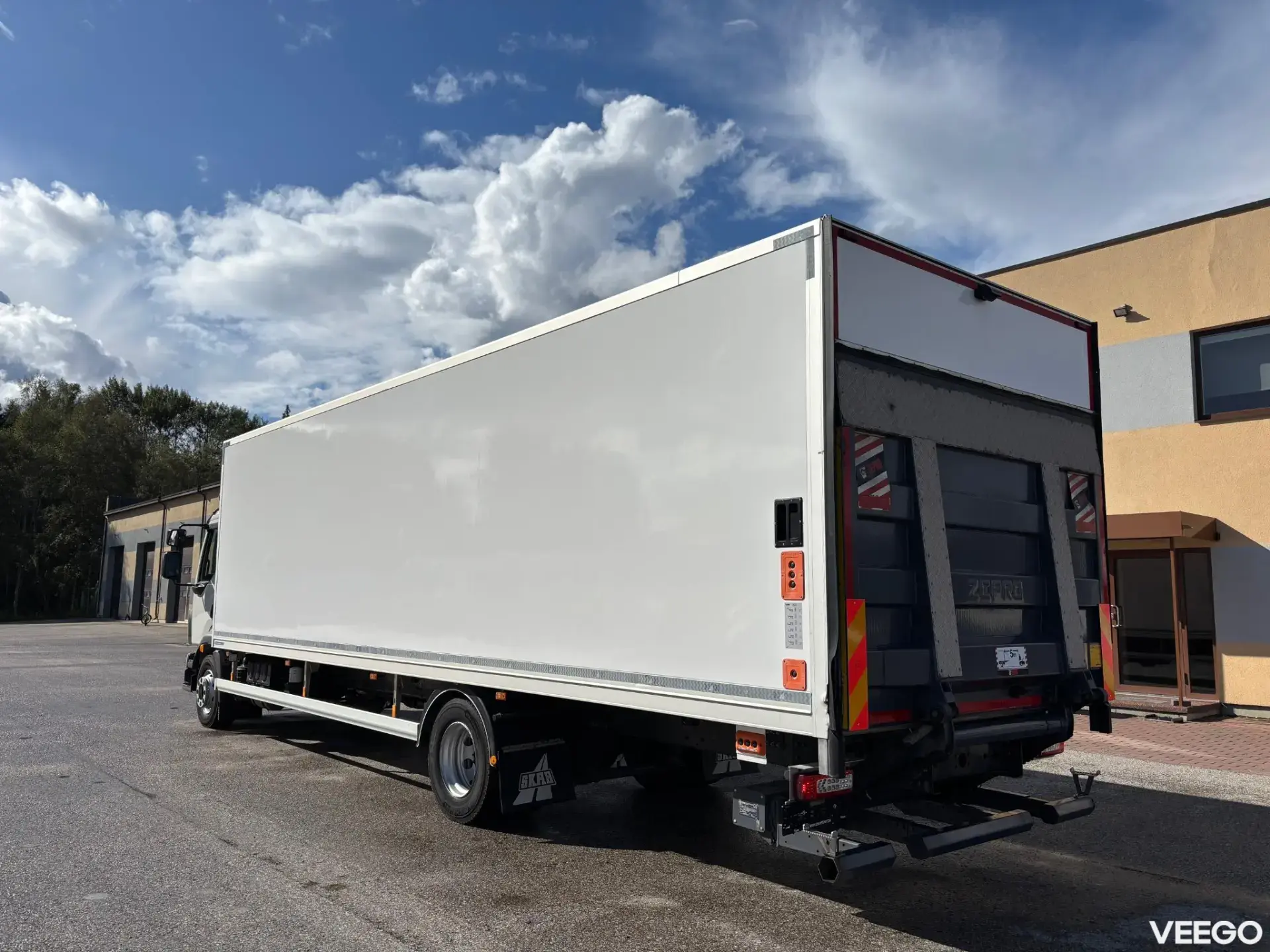 Volvo FL BOX HEATING + LIFT 158kW