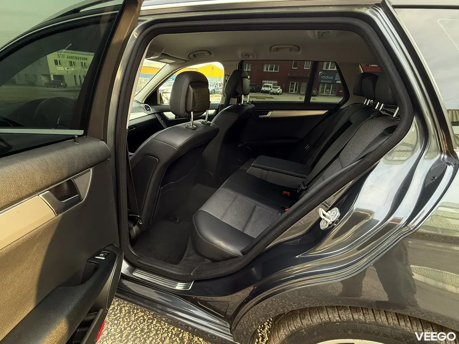 Mercedes-Benz C220 Avantgarde AMG Facelift 2.1 125kW