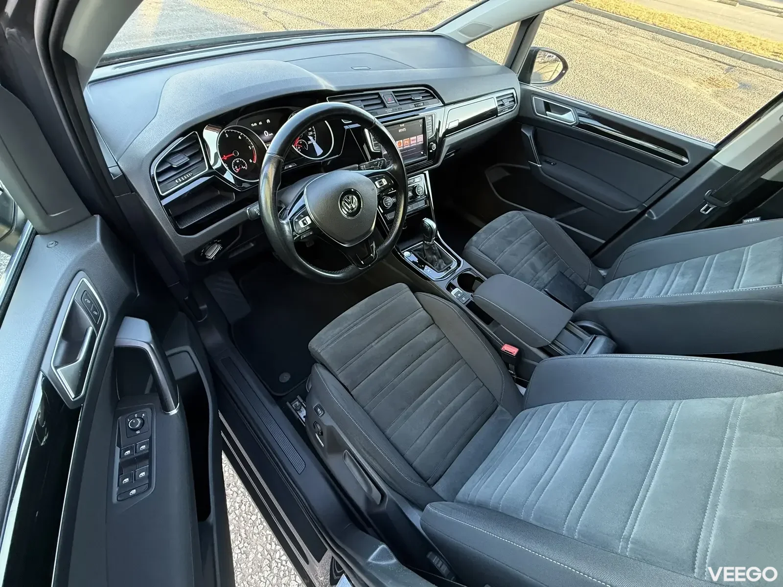 Volkswagen Touran Highline Facelift 7k 2 140kW