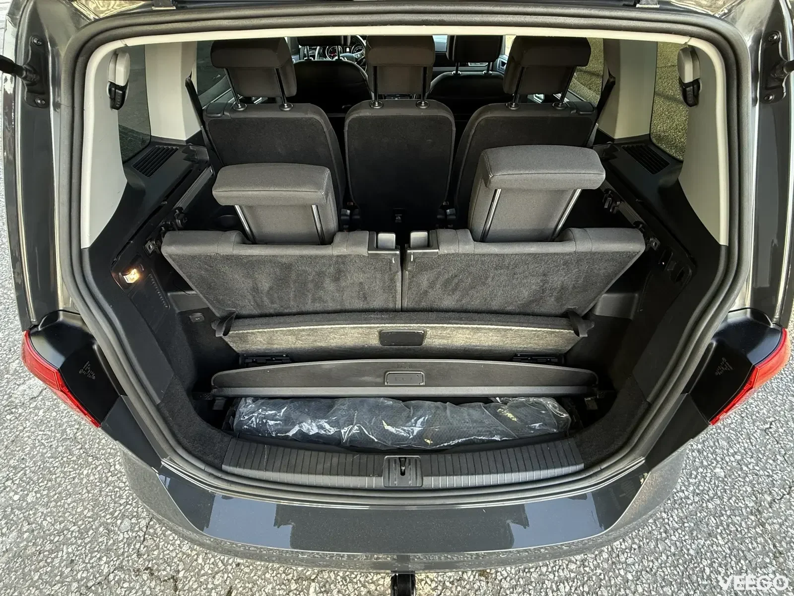 Volkswagen Touran Highline Facelift 7k 2 140kW