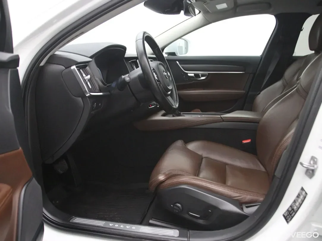 Volvo v90-cross-country 2 173kW