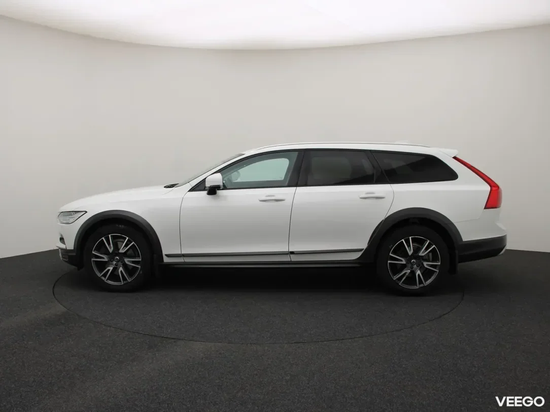 Volvo v90-cross-country 2 173kW