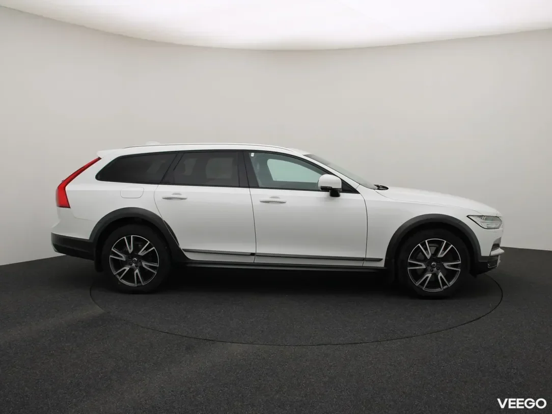 Volvo v90-cross-country 2 173kW