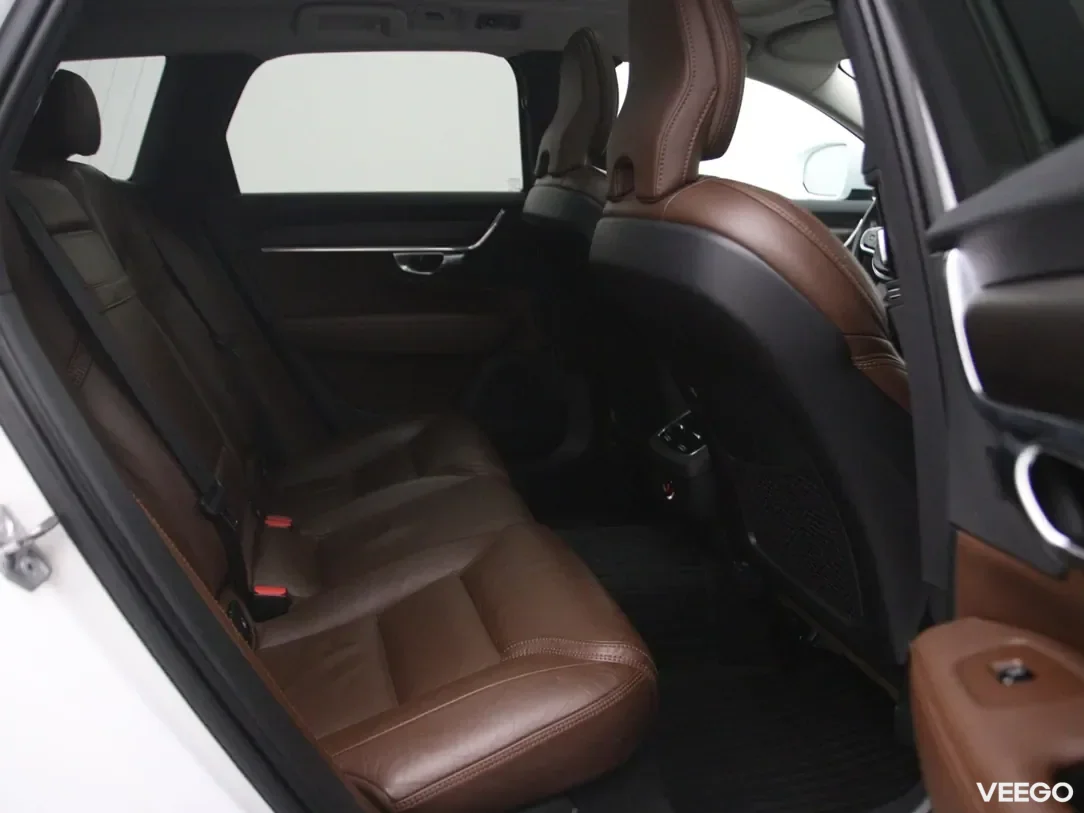 Volvo v90-cross-country 2 173kW