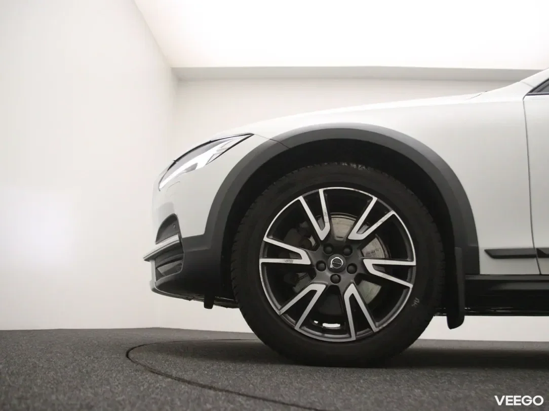 Volvo v90-cross-country 2 173kW
