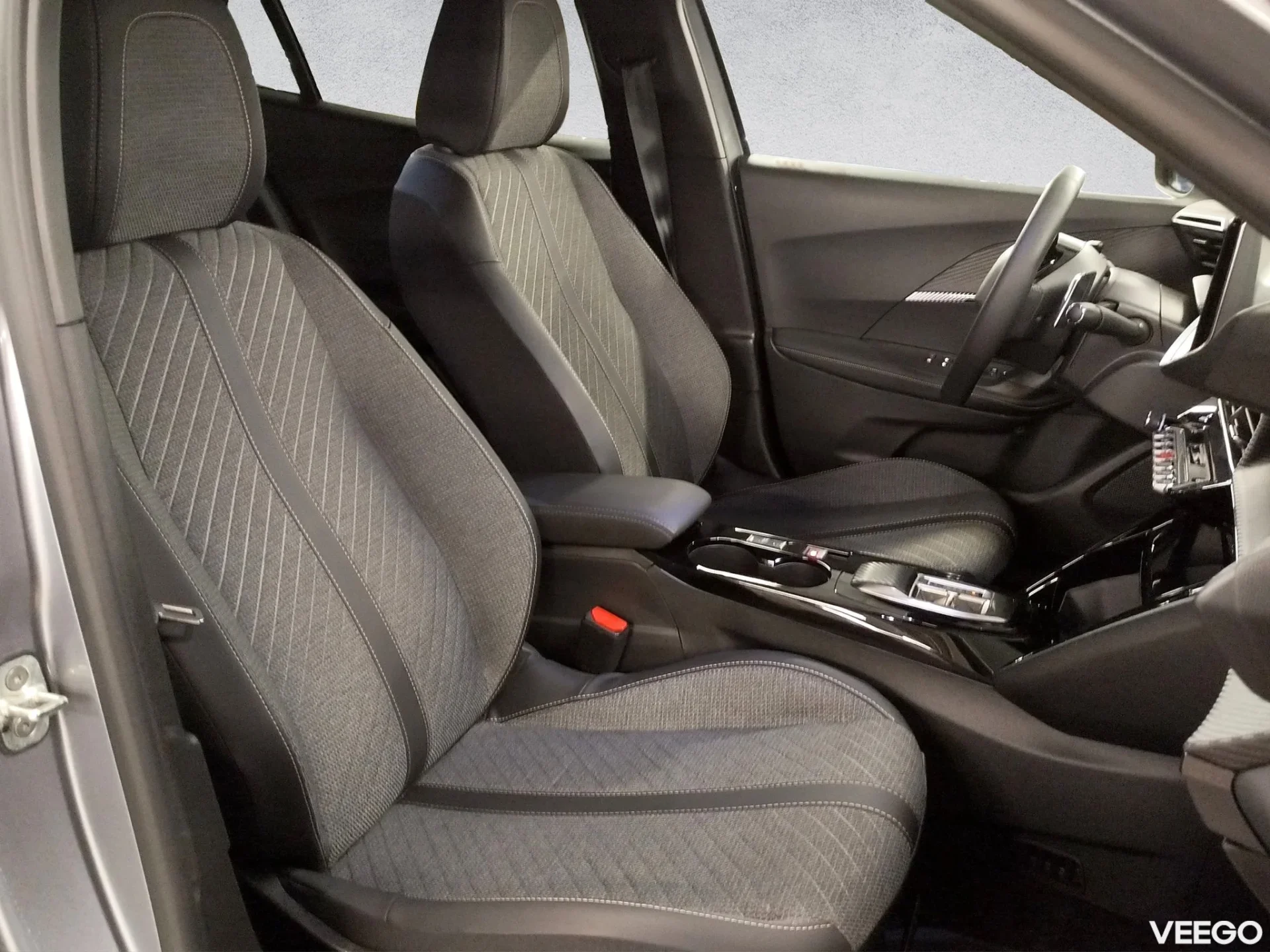 Peugeot 2008 Allure Hybrid 136 e-DCS6 100kW