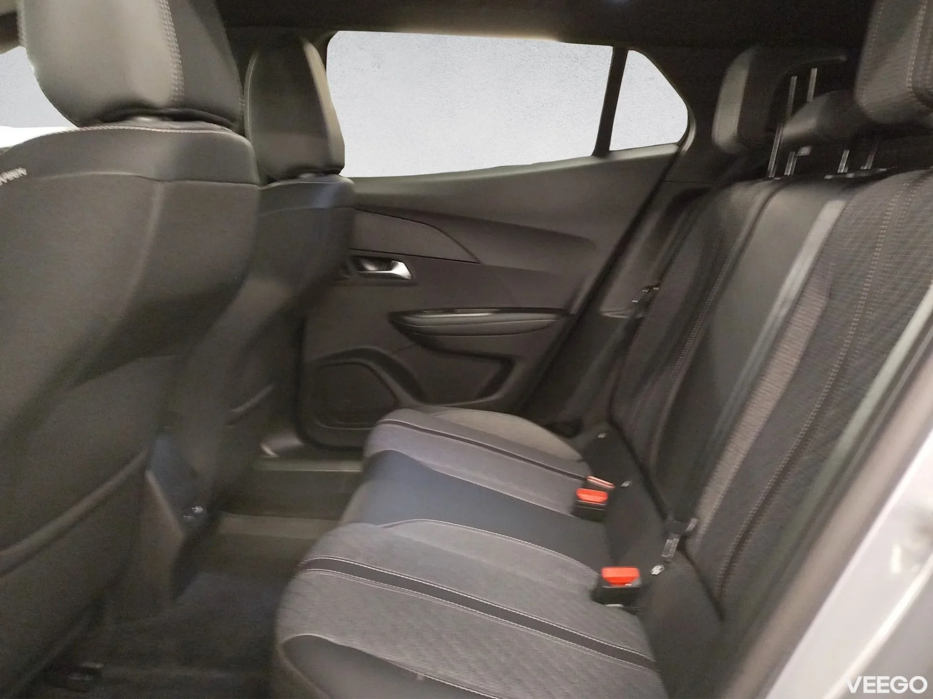 Peugeot 2008 Allure Hybrid 136 e-DCS6 100kW