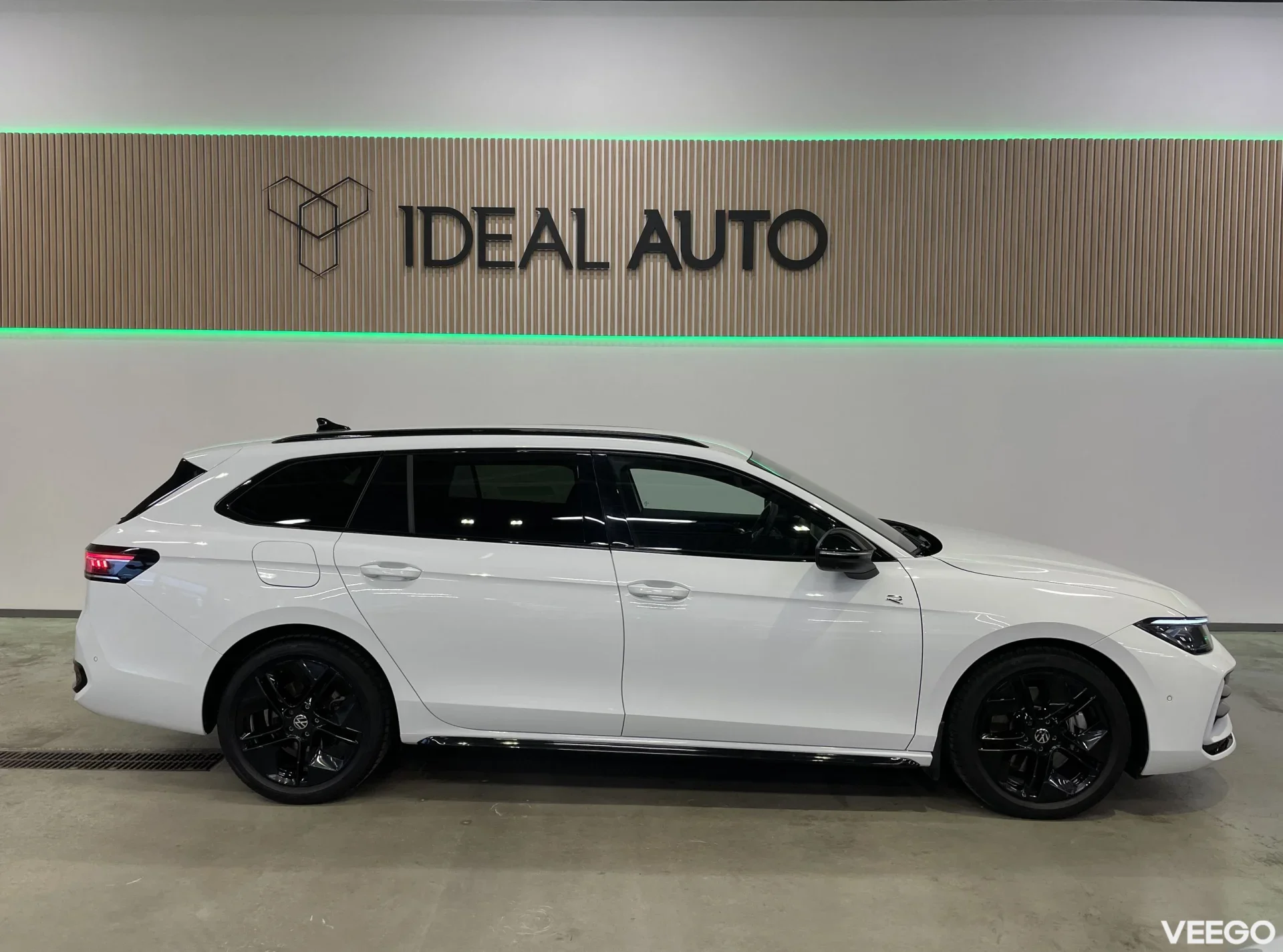 Volkswagen Passat Variant 4Motion R-Line Black Style 2 142kW