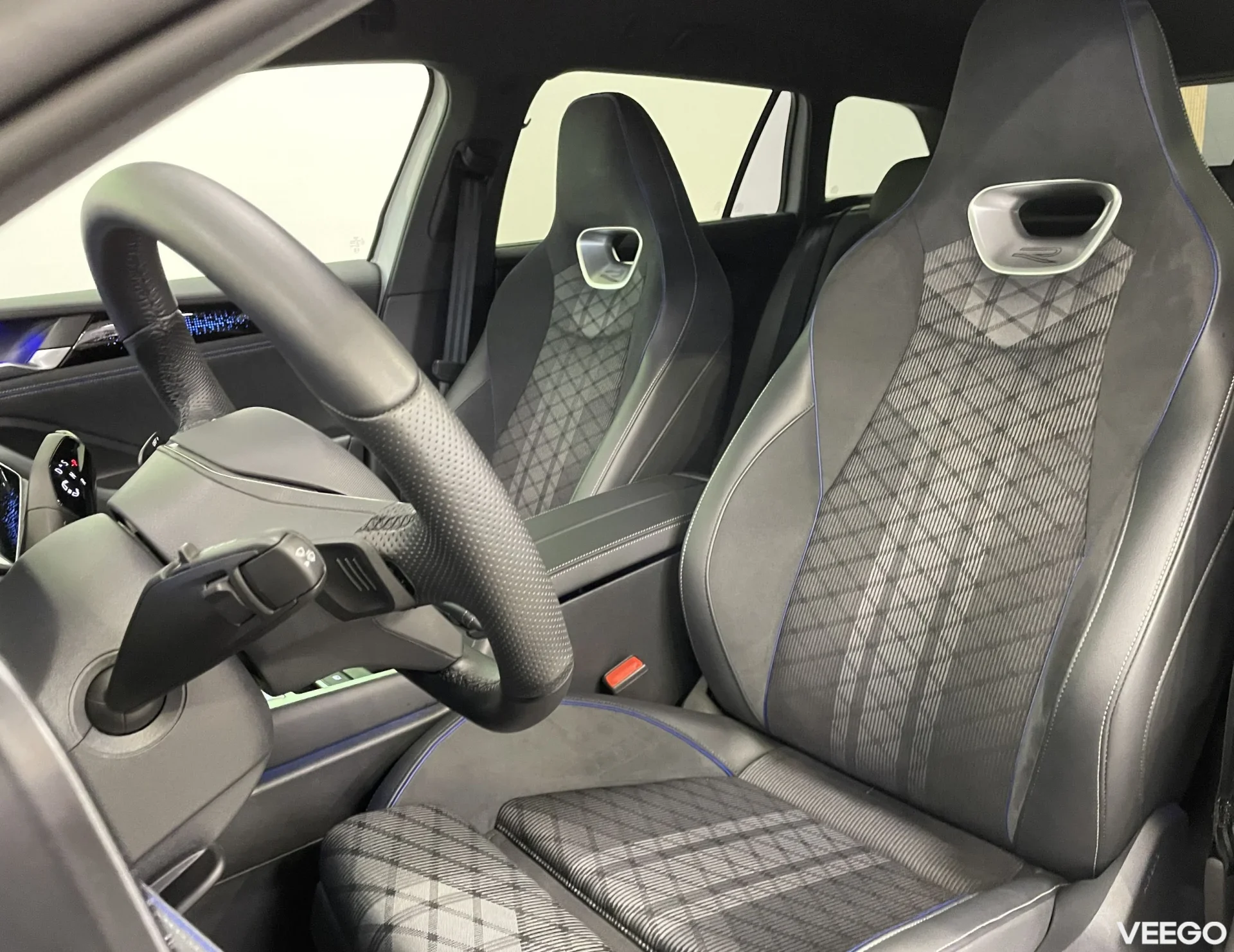 Volkswagen Passat Variant 4Motion R-Line Black Style 2 142kW